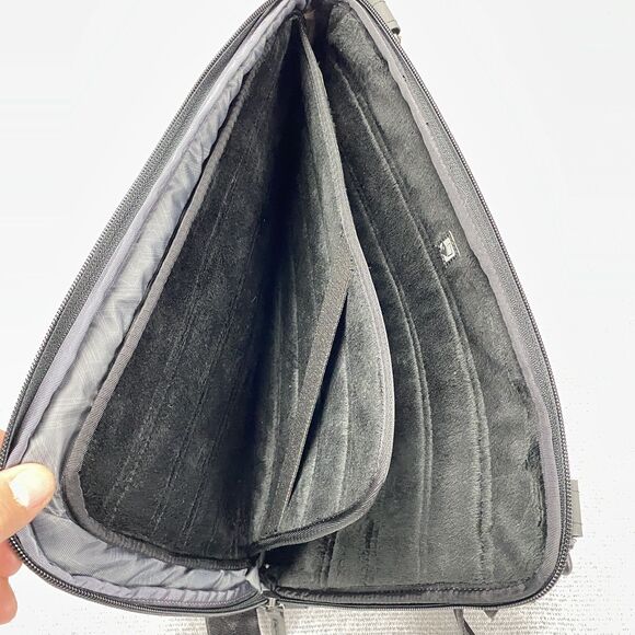 Ogio Newt 13" Slim Sleeve Messenger Bag - Static - Kindle Tablet iPAd - Picture 14 of 16